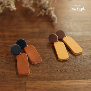 ★SALE★ 라하프 쉐입 오브 가죽 귀걸이 [rachaph Italy vegetable leather shape earring]